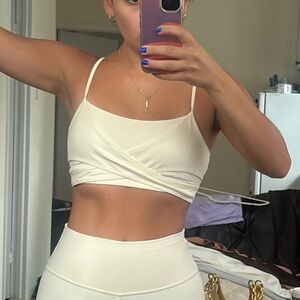 Gently used alo Airbrush Enzo Bra size small